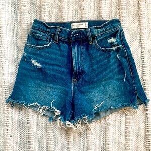 Abercrombie and Fitch Curve Love High Rise 4” Mom Short